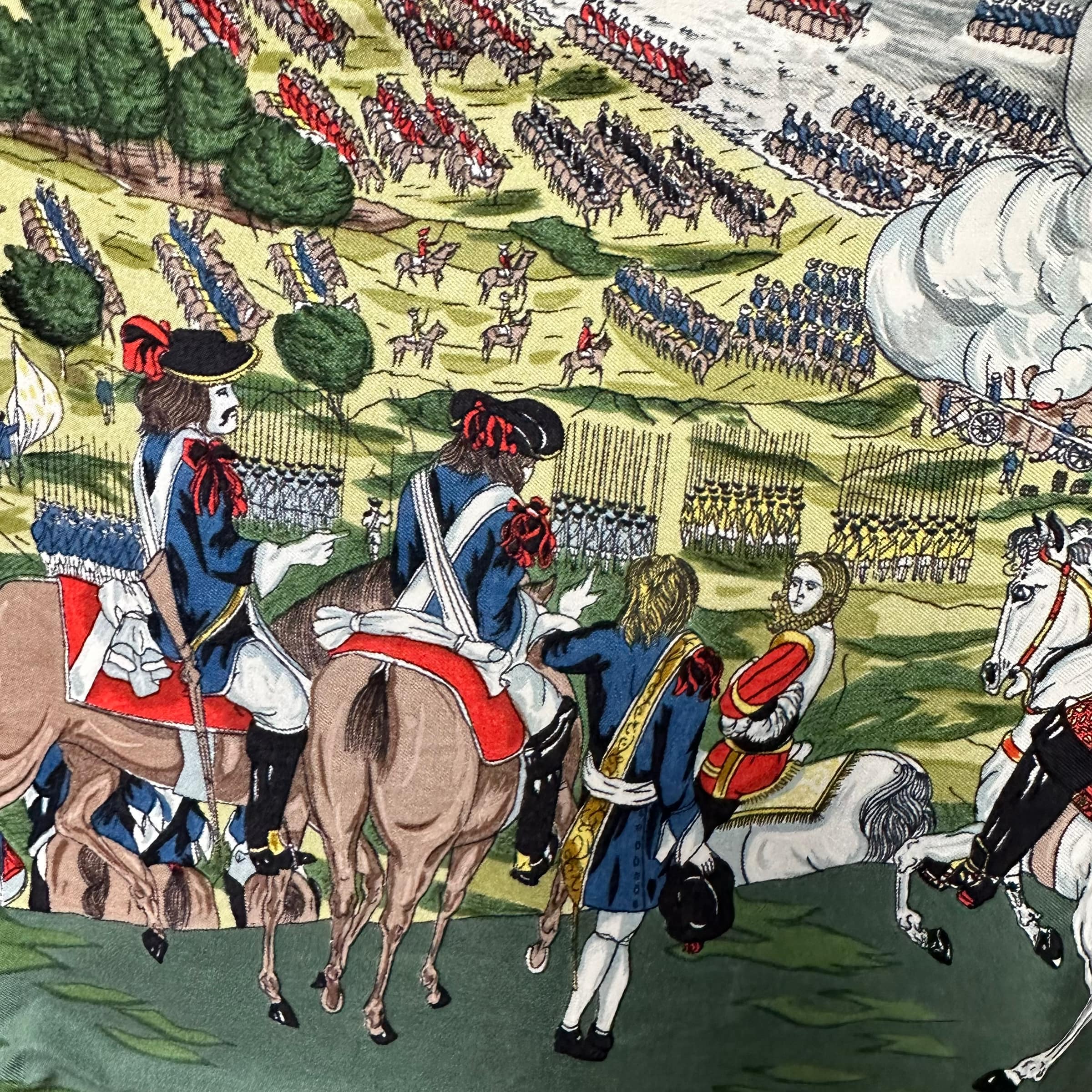 foulard-hermes-intitule-les-armees-en-campagne-entourage-trois-hommes-a-cheval