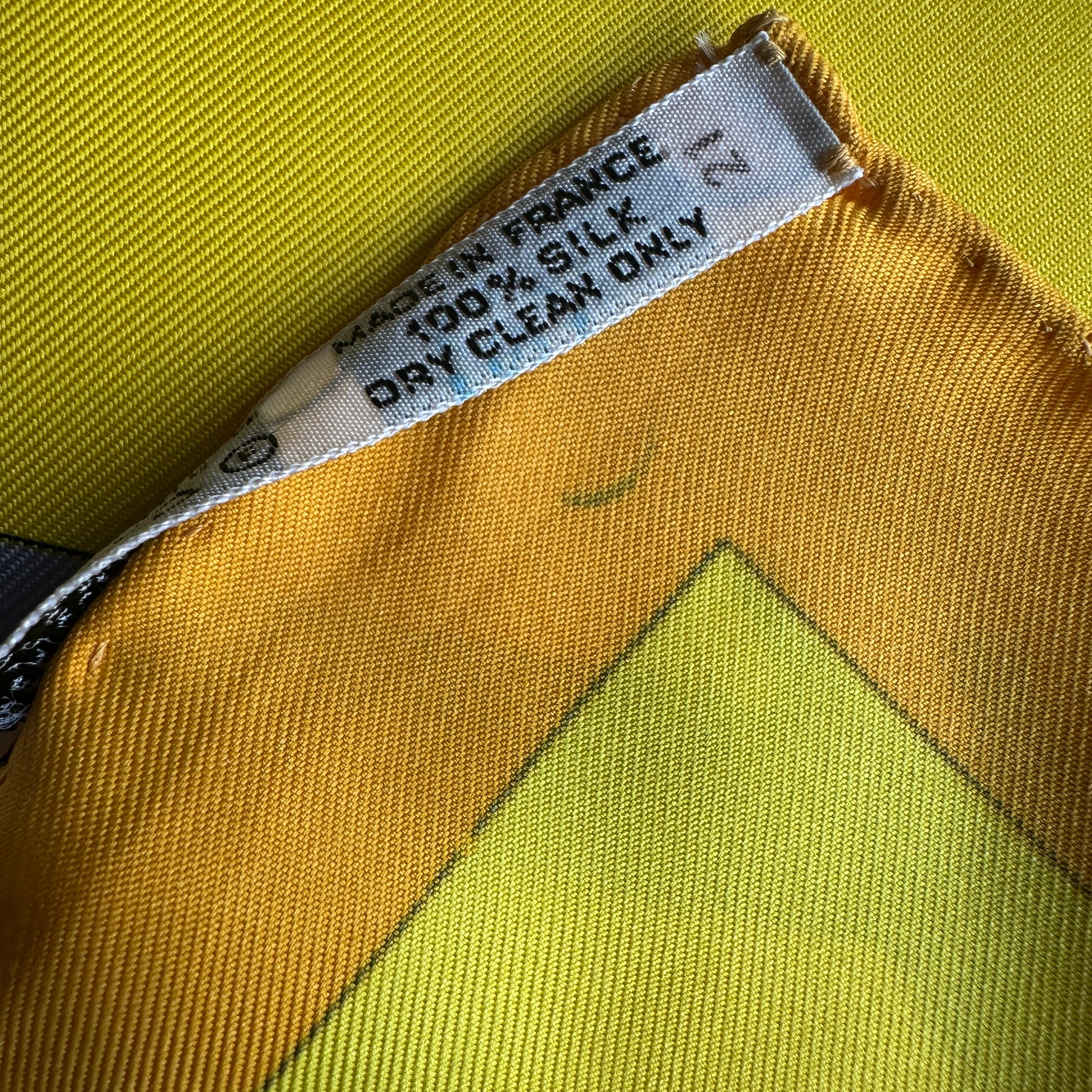 zoom sur le tampon S discret