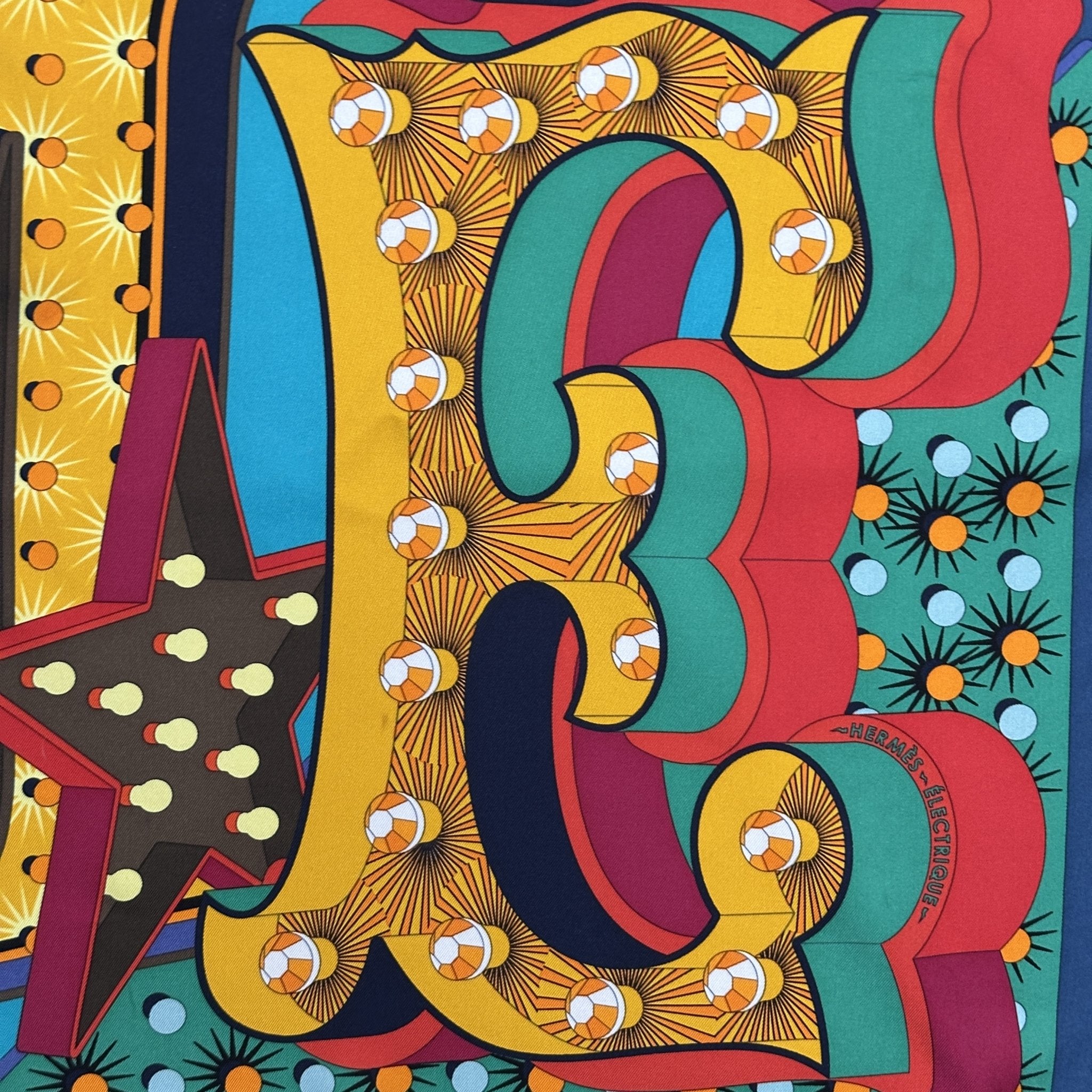 titre du foulard hermes sur fond vert