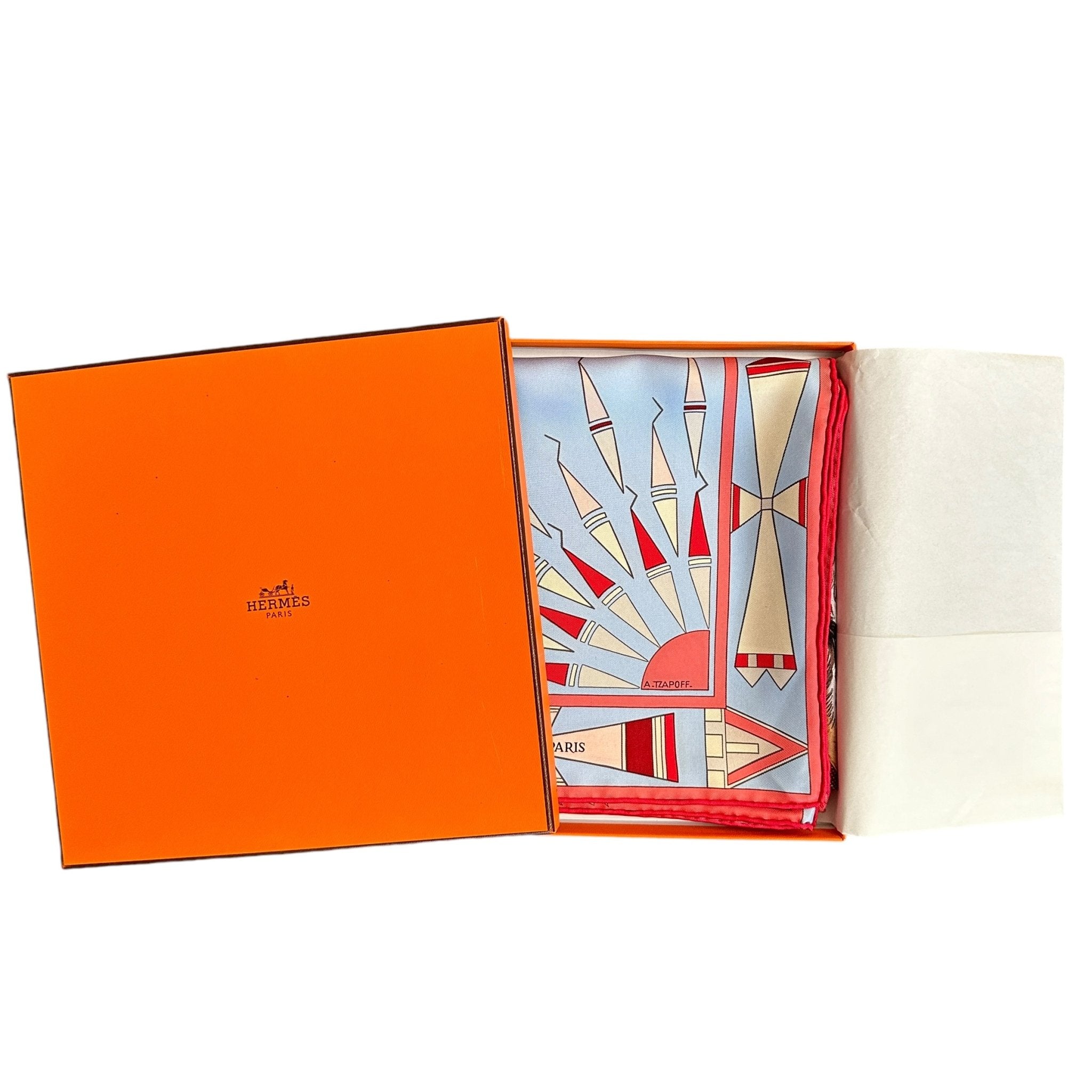 foulard plié dans son écrin hermès