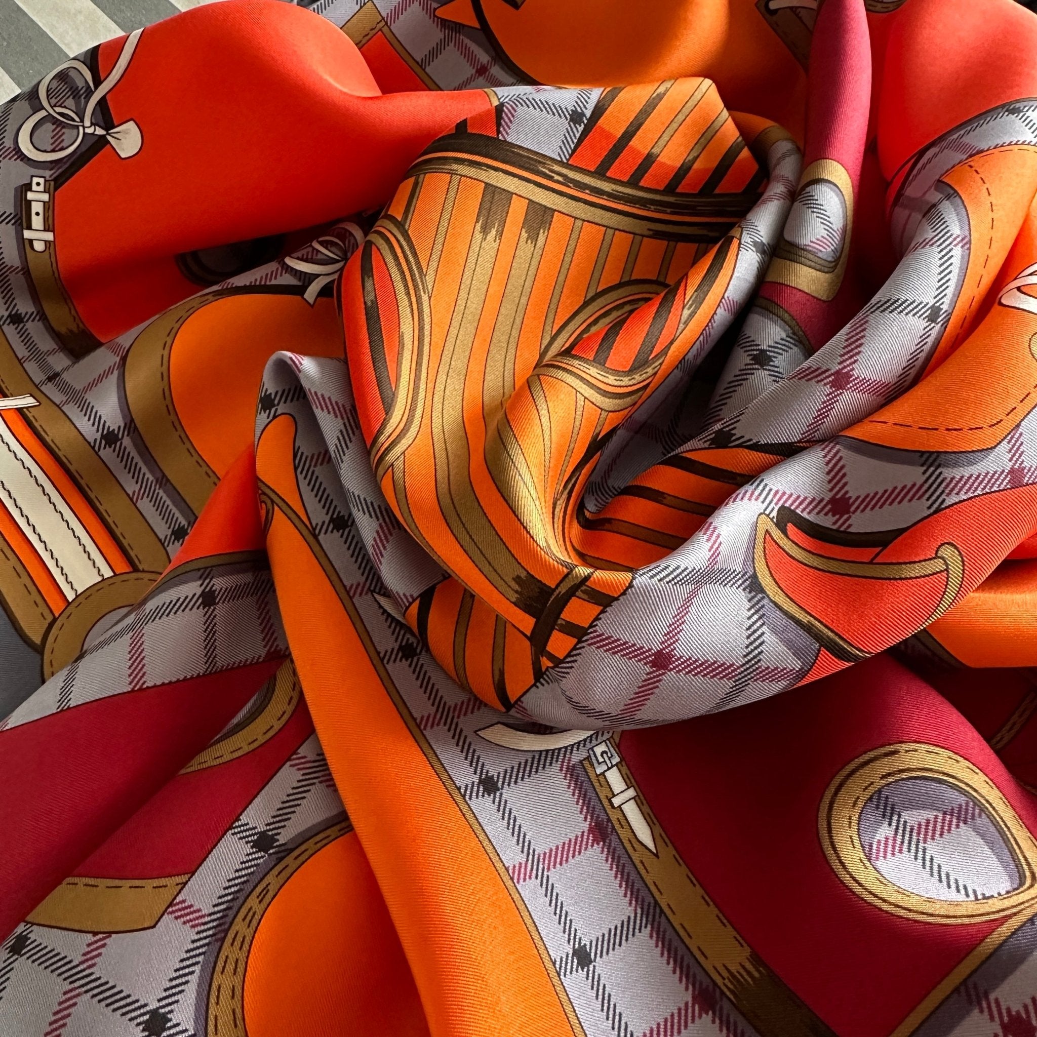 Camails - FOULARD HERMES 90CM - Carré Society