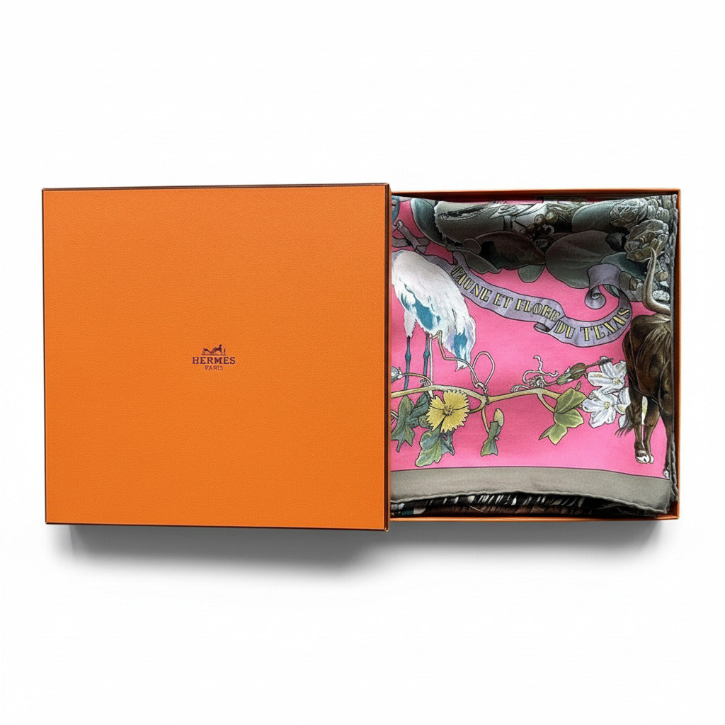 Foulard Hermès Faune et Flore du Texas dans sa boîte orange – modèle signé Kermit Oliver.